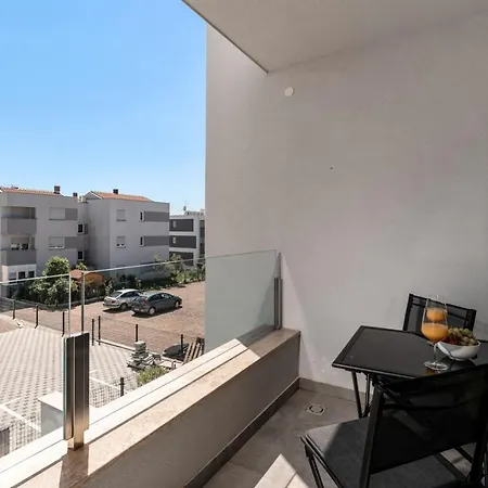 بيت للعطل Premium Holiday House Mira Karpinjan